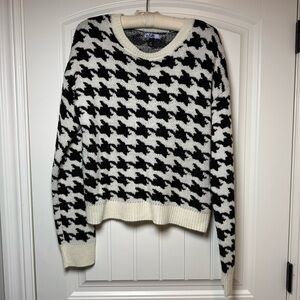 Vylette Oversized Black and White Crew Neck Sweater